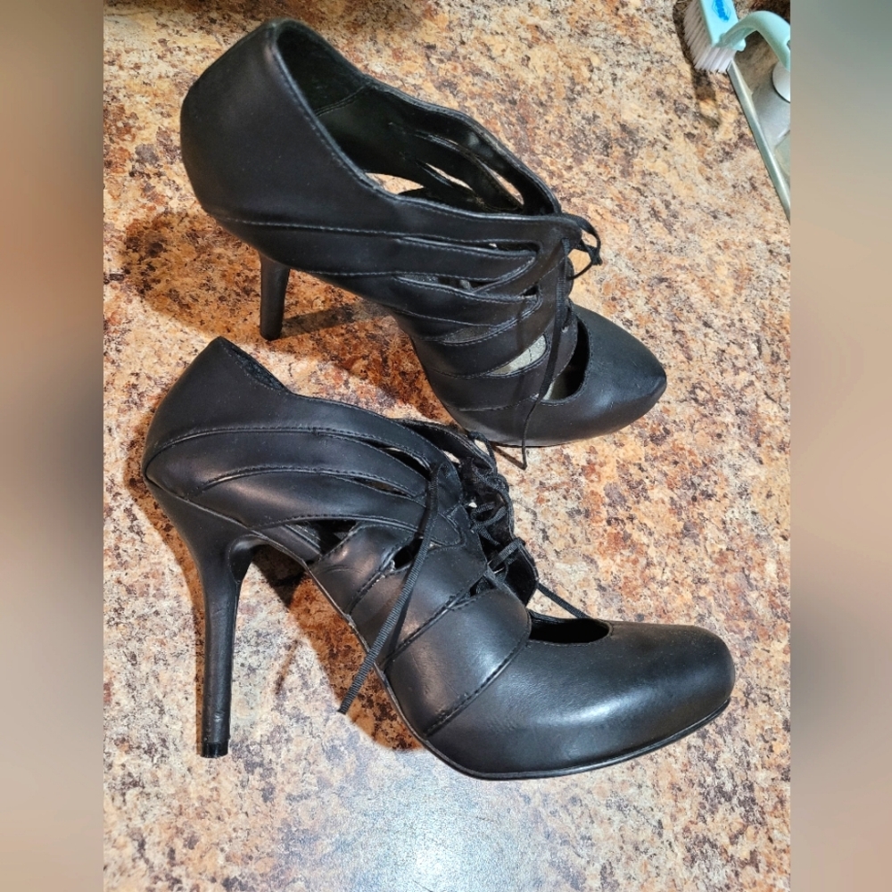 Tie-up booties